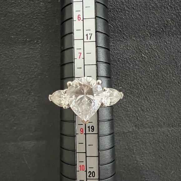 Beautiful BGE Diamond 3 stone engagement style ring. Size 8 - Picture 6 of 10